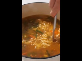 Лапша на куриных бёдрышках 🍲