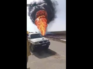В Сирии забил фонтан огня из нефтепровода при попытке украсть из него нефть