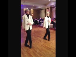 Amazing Irish step dancers - Brothers Michael and Matthew Gardiner