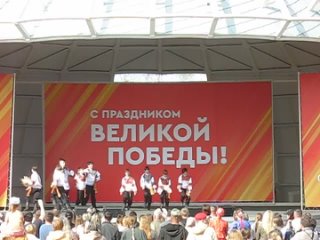 г анс танца СОКОЛЯТА на сцене Парка Победы в День Победы