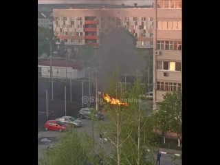 Враг атаковал машины и жилой дом в городе Шебекино Белгородской областиУдар дрона пришёлся по автомобилям и многоэтажке, о