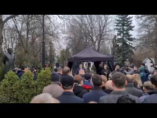 Сегодня в Москве на Новодевичьем кладбище прошла панихида в честь Дня памяти Владимира Вольфовича Жириновского