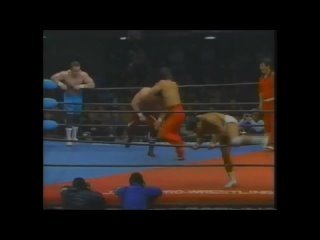 Davey Boy Smith & Dynamite Kid vs. Ishin Gundan - AJPW 85 Gekitoh! All Star Wars - Day 12 ()