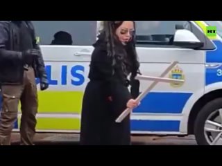 Activist burns Quran screaming 'Islam out of Sweden!'