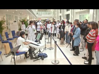 Мелодии здоровья: в больнице Пекина играет медицинский оркестр