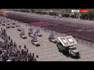 Военный парад хуситов в йеменской столице Сане.