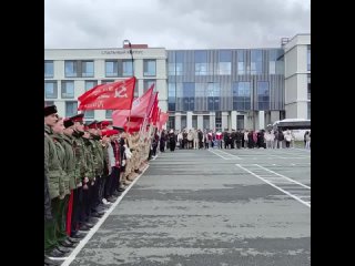 Сегодня потомки победителей: студенты, школьники, кадеты, юнармейцы, волонтеры Победы, воспитанники военно-патриотических объеди