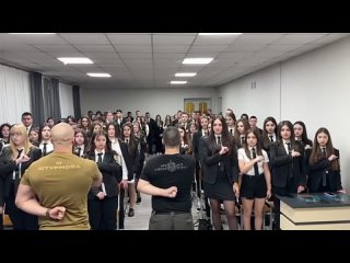 Азовцы заставляют школьников учить нацистскую молитвуБоевики сначала сами заучили молитву националиста, потом заставляли