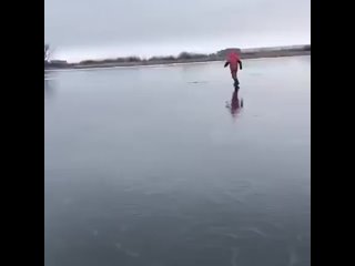 Бывает и так на зимней рыбалке.