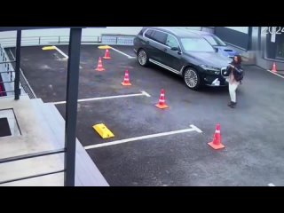 Девушка на BMW устроила скандал на парковке Владивостока