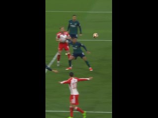 Киммих забивает единственный гол Арсеналу в ответном матче ЛЧ