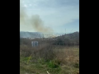 В Комсомольском загорелась сухая траваНа месте происшествия в настоящее время работают дежурные караулы двух пожарно-спасатель