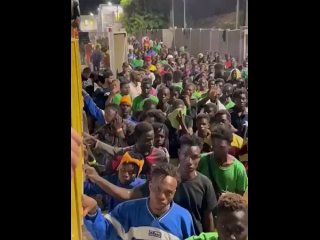 'Thousands' of Migrants Swarm Italys Lampedusa Island