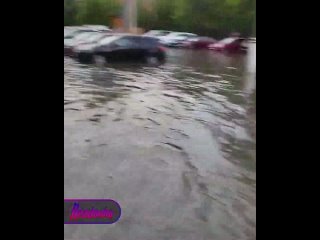 Вместо моря — подольское побережье: в ближайшем Подмосковье прошел ливень такой силы, что там местным впору покупать... (видео)