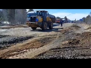 Восстанавливают размытый участок дороги в Бурятии