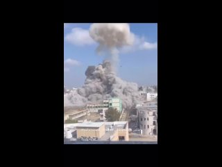 ️ ️  Un ataque aéreo israelí contra un edificio residencial frente a un hospital baptista en la ciudad de Gaza mató al menos a o