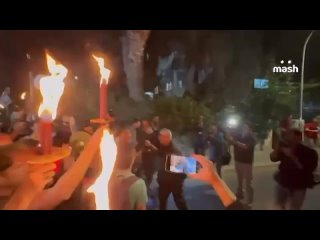 К резиденции премьера Израиля Биньямина Нетаньяху пытаются прорваться протестующие