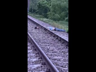 Поезд обезглавил парня