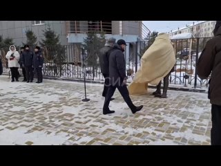 В Якутске открыли скульптуру, посвященную всем уполномоченным участковым полиции в республике и 100-летию службе участковых МВД
