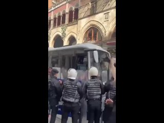 🇵🇸🇹🇷  In filmati come quelli di oggi a Istanbul, le forze di sicurezza turche hanno represso le proteste contro le politiche fil