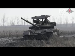 Экипажи танков Т-80БВ уничтожили замаскированные блиндажи и живую силу ВСУ