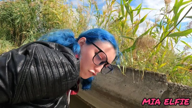 blue haired cutie with a butt plug, loves to have sex and suck dick near the