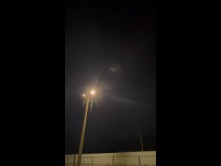 Если вы накануне вечером заметили странный светящийся объект в небе над Казанью — не пугайтесь.  В Минобороны... (видео)