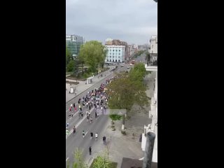 В Ростове на Театральной площади стартовал спортивный марафон «Ростовское кольцо». Это уже 45-й юбилейный старт, в... (видео)