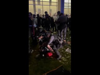 ️Urgente| La policía estadounidense dispersa por la fuerza una sentada de estudiantes en la Virginia Commonwealth University que