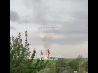 A pipeline exploded in the Kharkov region: a huge pillar of flame is nearby, asphalt is melting