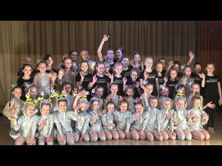 Видео от Танцевальные коллективы КРОХА и GOLDANCE