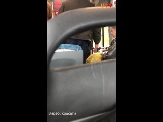 В Стерлитамаке водитель отчитал нетрезвого пассажира за пролитый на пол автобуса алкоголь