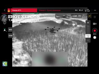 #Эксклюзив
Воздушный бой на Артемовском направлении нашего дрона и «Бабы-Яги»

Оператор БПЛА заметил в небе очередную хохляцкую