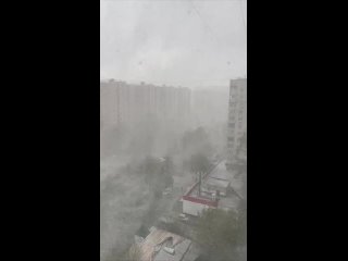 Пока в Пскове светит солнце, Москву заваливает снегом