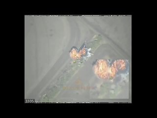 Эпичная детонация вражеского ЗРК “Стрела-10“ после попадания российского высокоточного снаряда “Краснополь“
