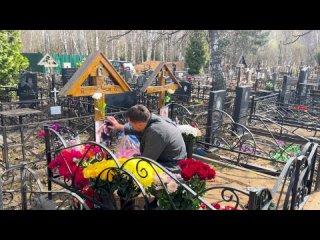 Родители Егора Клинаева на могиле