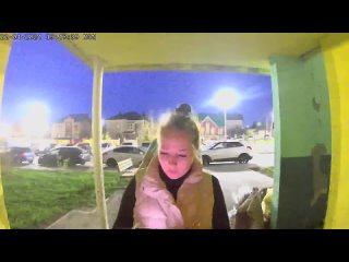 Осторожно, 18+.  Дикая история из Челнов — там местный житель прямо у подъезда убил собаку.  Момент засняла камера... (видео)