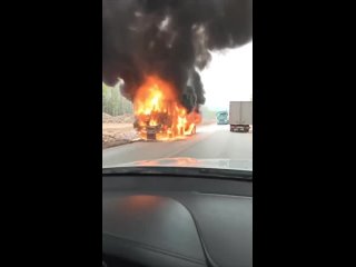 Грузовик сгорел на трассе М-5 под Ашой
