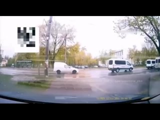 Im Video tauchte ein Video mit dem gestrigen Raketenangriff auf ein Hotel mit Militanten in Tschernigow (Nordukraine) auf