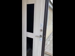 Установка входной двери с терморазрывом в частный дом
