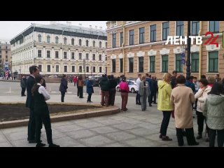 В центре Петербурга, рядом с Исаакиевской площадью и Законодательным собранием города, сегодня эвакуировали корейский пятизвёздо