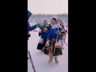 День Оленевода в Аксарке, женский хоккей на льду в валенках