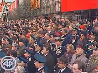 Парад на Красной площади в Москве, посвященный 40-летию Победы (1985) (360p).mp4