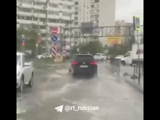 Мощный ливень затопил Москву