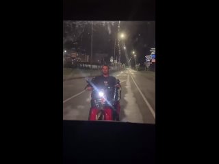 Смешно им, чувак при падении свернул бы шею - откинулся бы на тот свет. Ну и ребята поехали бы дружно срок сидеть. - Роман Машковцев