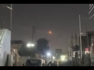 Из Ирака пишут и шлют видео, что первые крылатые ракеты из Ирана также полетели “на запад“.