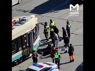 Восстание машин началось: Умный трамвай сбил толпу людей в Петербурге