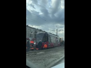 Трамвай сошёл с рельсов в Барнауле
