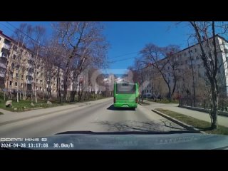 Чего, !: лютующий на корсаковских дорогах таксист попал на видео