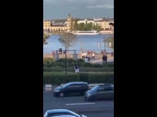 💬 Во Франции полиция ликвидировала афганца, зарезавшего человека на глазах у прохожих

Инцидент произошел во французском городе